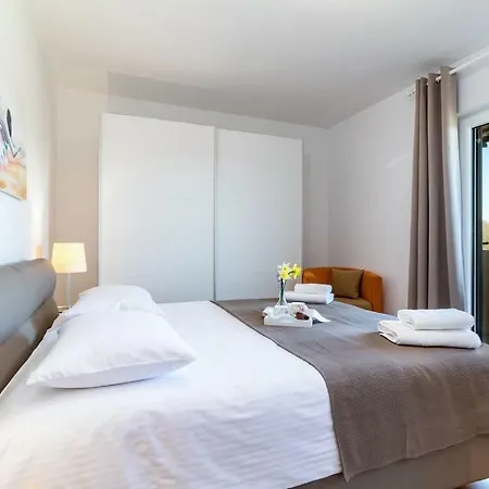 With Pool And Garden Holiday home Trviz